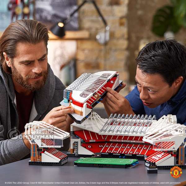 LEGO Creator Expert Old Trafford - Manchester United 10272 Building Kit for  Adults and Collector Toy, New 2020 (3,898 Pieces)